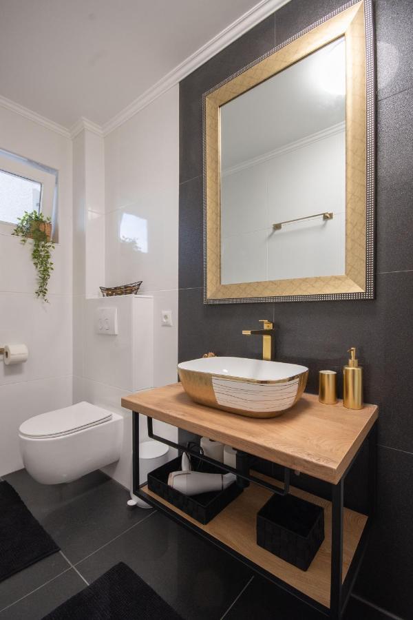 פורץ Wellness Studio D'Or - Exclusive New Apartment With Whirlpool, Sauna, Sunny Terrace, Private Parking מראה חיצוני תמונה